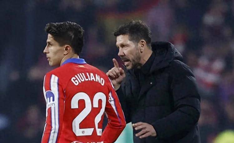 3-2，1-1！西甲彻底乱了！3大豪门大乱斗，皇马卫冕还是巴萨加冕