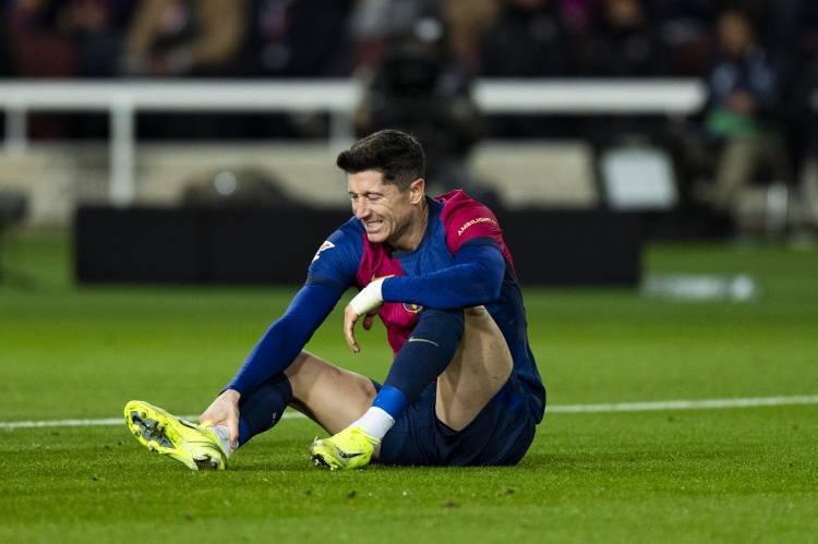 莱万：巴萨犯了很多错误，我们不能像今天这样踢球