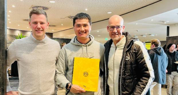 德甲名帅应邀加盟山东队，鲁能球迷热情欢迎