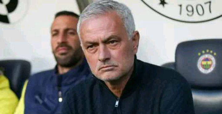 穆里尼奥警告：不引援，欧冠将面临挑战！俱乐部高层出面安抚球迷！